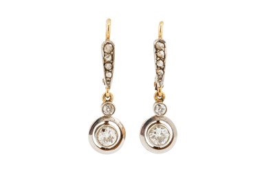 Lot 41 - A diamond pendant necklace and earring suite