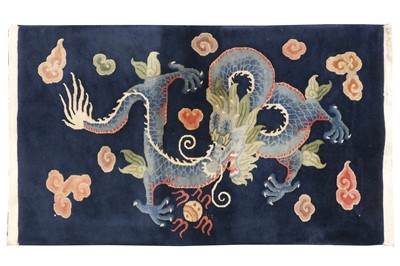 Lot 52 - A FINE CHINESE RUG