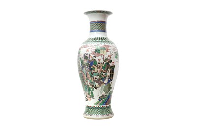 Lot 137 - A LARGE CHINESE FAMILLE VERTE BALUSTER VASE.
