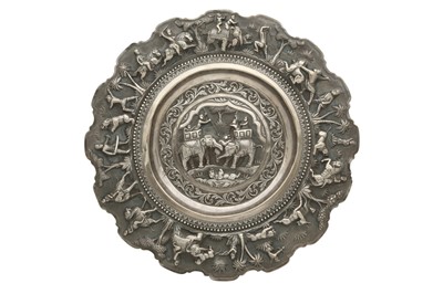 Lot 313 - AN INDIAN SILVER REPOUSSÉ PLATE WITH A HUNTING SCENE