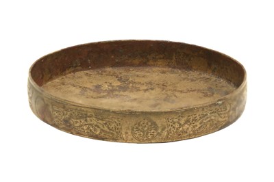 Lot 533 - AN ENGRAVED BRASS SELJUK SAUCER