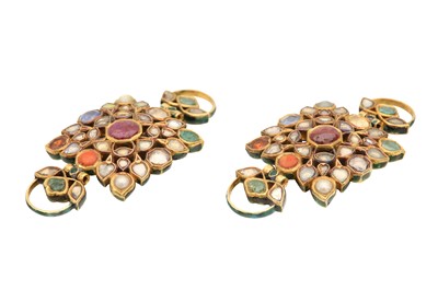 Lot 376 - λ A PAIR OF ENAMELLED GOLD NINE-GEM (NAVRATNA) ARMLETS (BAZUBAND)