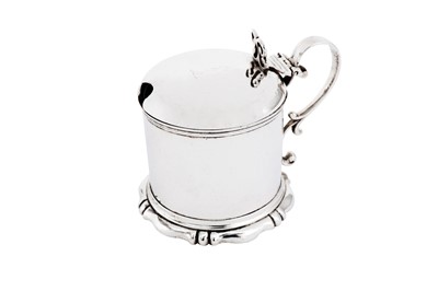 Lot 601 - A Victorian sterling silver mustard pot, London 1861 by George Fox