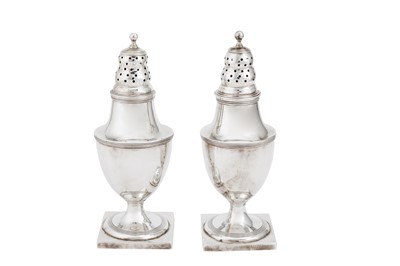 Lot 638 - A pair of George III sterling silver peppers, London 1810 by Solomon Hougham