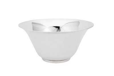 Lot 514 - An early to mid-20th century American sterling silver fruit bowl, New York 1907-47 by Tiffany and Co