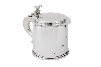 Lot 579 - A George V sterling silver tankard, London 1915 by Carrington and Co