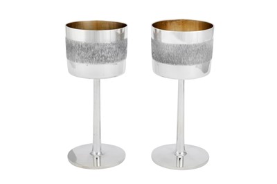 Lot 555 - A pair of Elizabeth II modernist sterling silver goblets, London 1971 by RAF