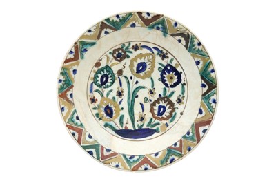 Lot 494 - A POLYCHROME-PAINTED KUBACHI POTTERY DISH