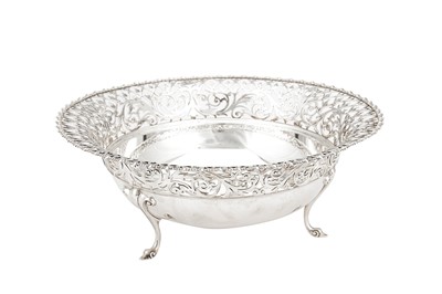 Lot 580 - An Edwardian sterling silver fruit bowl, Sheffield 1909 by James Dixon and Sons