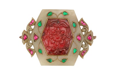Lot 375 - AN ENCRUSTED CARVED JADE BAZUBAND (ARM BRACELET)