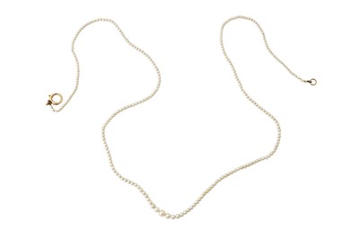 Lot 20 - A pearl necklace