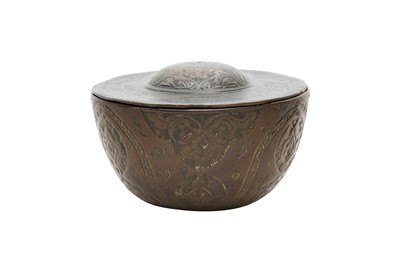 Lot 308 - AN ENGRAVED BRONZE LIDDED CUP