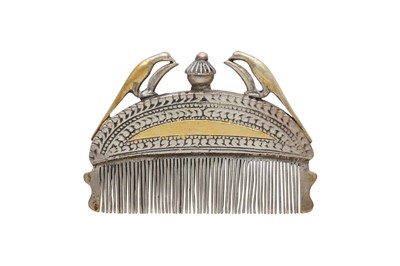 Lot 208 - A MUGHAL PARCEL-GILT SILVER BEARD COMB