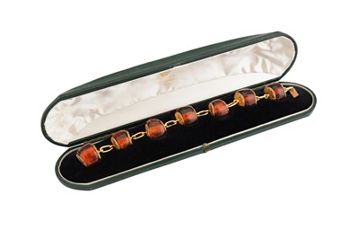 Lot 26 - An amber bracelet