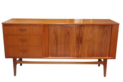 Lot 582 - AUSTIN SUITE (BRITAIN C. 1970s)