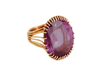 Lot 86 - An amethyst ring