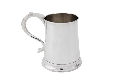 Lot 617 - A George II provincial sterling silver pint mug, Newcastle 1757 by John Langlands I