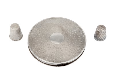 Lot 108 - A GEORGE VI STERLING SILVER POWDER COMPACT, BIRMINGHAM 1946, MAKERS MARK OBSCURED