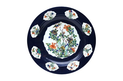 Lot 213 - A CHINESE KANGXI STYLE FAMILLE VERTE POWDER BLUE PORCELAIN CHARGER