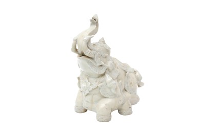 Lot 567 - A THAI SAWANKHALOK 'ELEPHANT' KENDI