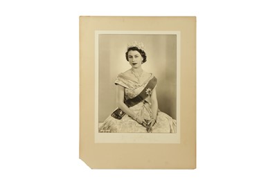 Lot 210 - Elizabeth II, Queen of the United Kingdom