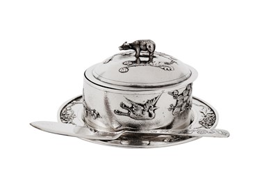 Lot 410 - An early 20th century Chinese Export silver covered butter dish on stand, Shanghai circa 1930, marked Yong, retailed by Wing On