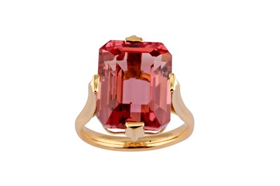 Lot 93 - A tourmaline ring