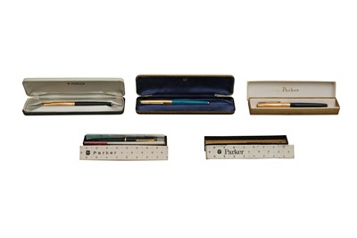 Lot 783 - A GROUP OF FIVE CASED PARKER FOUNTAIN PENS