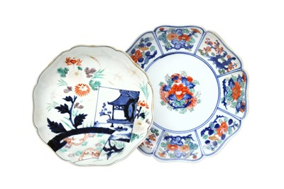 Lot 240 - A JAPANESE OCTAGONAL ARITA DISH