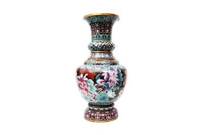 Lot 533 - A LARGE CHINESE CLOISONNÉ ENAMEL VASE