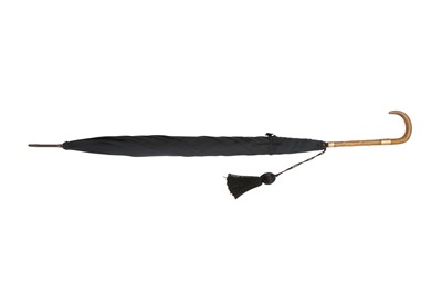 Lot 423 - λ AN UMBRELLA WITH A RHINOCEROS HORN HANDLE