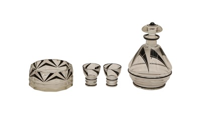 Lot 514 - AN ART DECO GLASS DECANTER SET