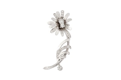 Lot 16 - A diamond flower brooch