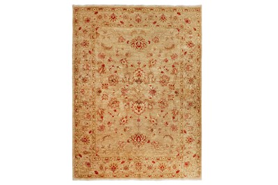 Lot 291 - A FINE ZIEGLER DESIGN RUG