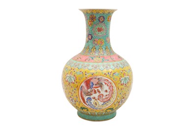 Lot 272 - A CHINESE FAMILLE-ROSE 'DRAGON AND PHOENIX' VASE
A CHINESE FAMILLE-ROSE 'DRAGON AND PHOENIX' VASE