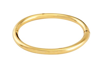 Lot 142 - A gold bangle