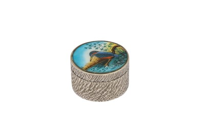 Lot 19 - AN ELIZABETH II STERLING SILVER AND ENAMEL PILL BOX, BIRMINGHAM 1981 BY ET (UNTRACED)