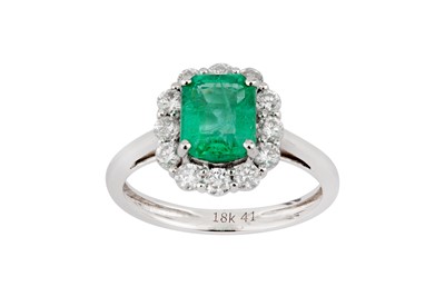 Lot 7 - An emerald and diamond cluster ring