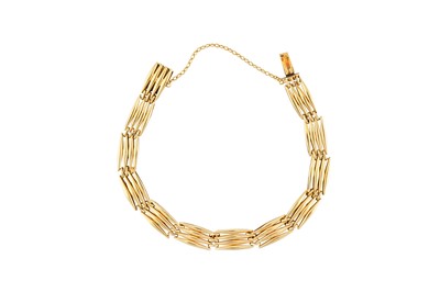 Lot 132 - A gate bracelet