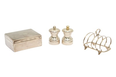 Lot 68 - A VICTORIAN STERLING SILVER CIGARETTE BOX, LONDON 1900 BY MAPPIN AND WEBB