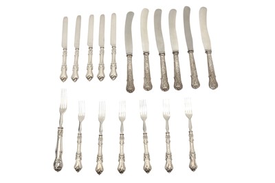 Lot 1262 - A SET OF VICTORIAN STERLING SILVER HANDLED FRUIT EATERS, SHEFFIELD CIRCA 1850 BY THOMAS SANSOM