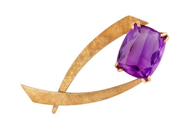 Lot 168 - An amethyst brooch, circa 1975