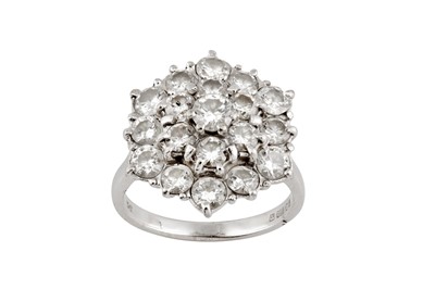 Lot 9 - A diamond cluster ring