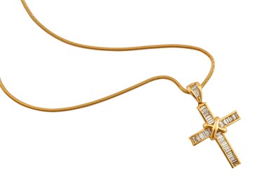 Lot 4 - Mappin & Webb | A gold and diamond pendant