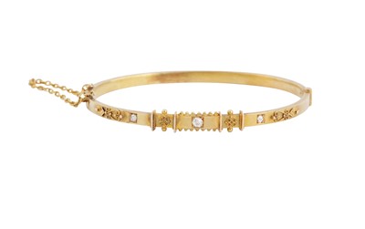 Lot 28 - A DIAMOND BANGLE