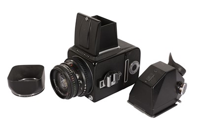 Lot 213 - A Black Hasselblad 500 C/M Camera Outfit