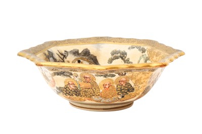Lot 255 - A SMALL JAPANESE OCTAGONAL SATSUMA DISH