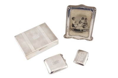 Lot 1178 - A MIXED GROUP OF STERLING SILVER