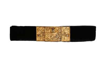 Lot 400 - A CHINESE GILT-METAL 'DRAGON' BUCKLE