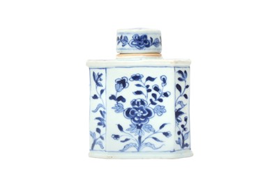 Lot 222 - A CHINESE BLUE AND WHITE TEA CADDY AND COVER